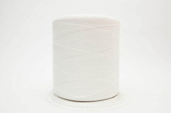 Bobine de fil blanc de surjetage